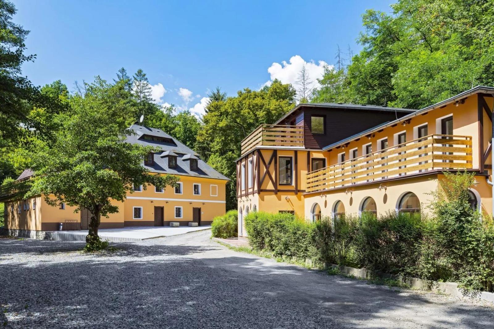 Apartman Spaleny Mlyn Lisnice Kültér fotó
